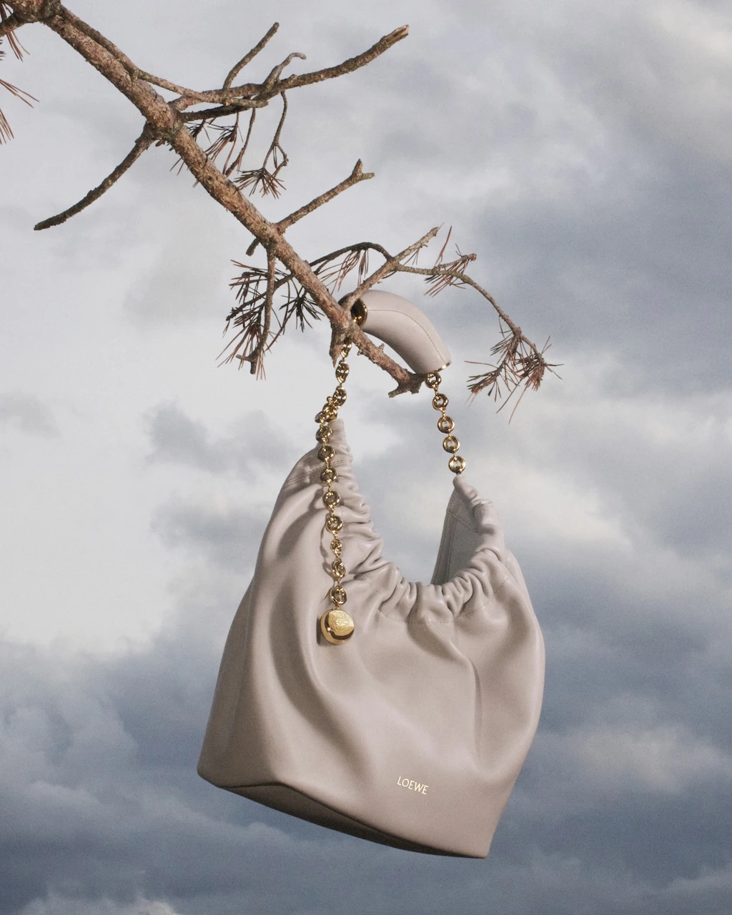 david sims dispara la nueva campana de loewe para primavera verano 2025 25gramos 6