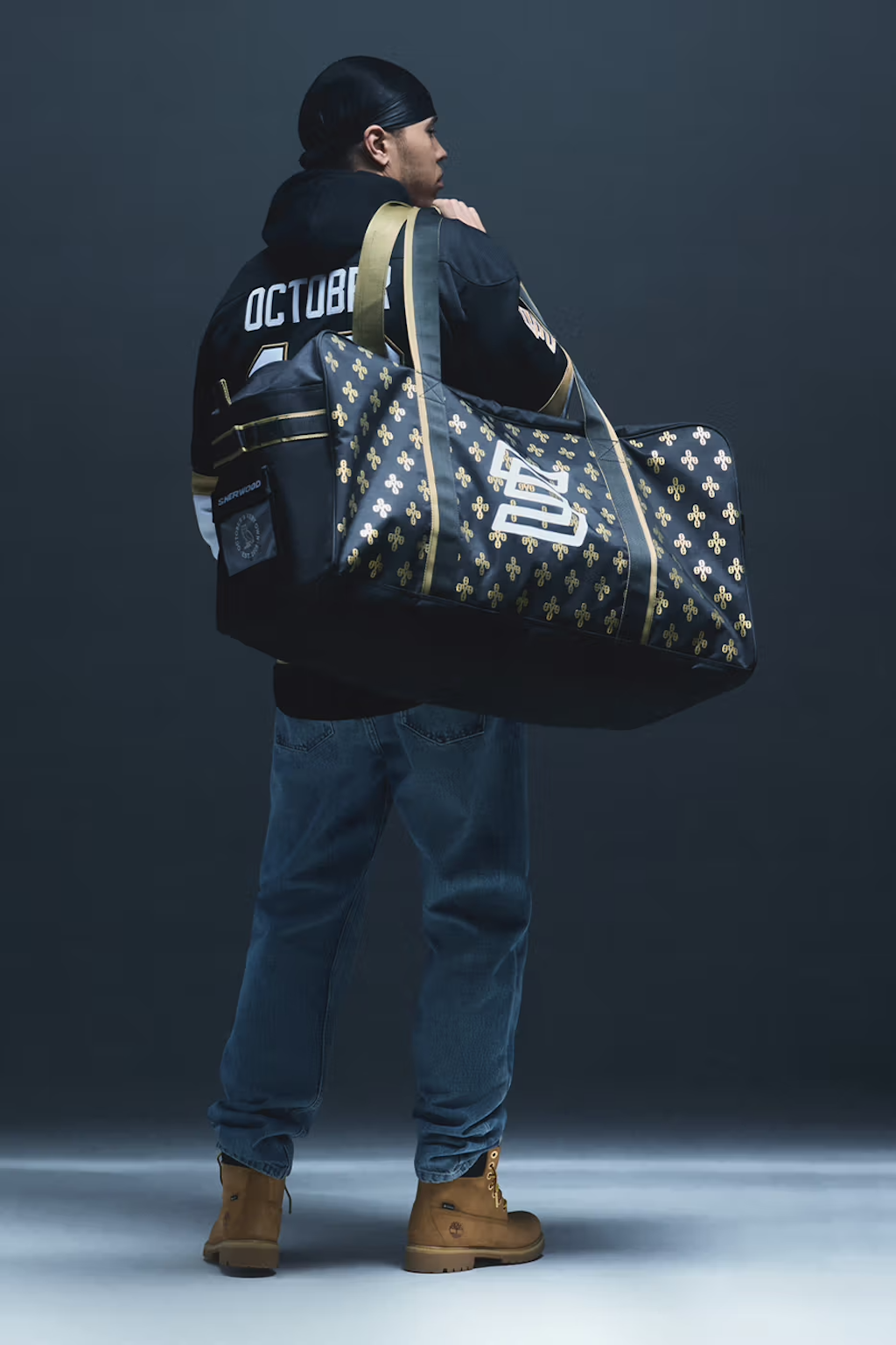 drake presenta una nueva coleccion inspirada en el hockey para la nueva temporada en ovo 25gramos 10