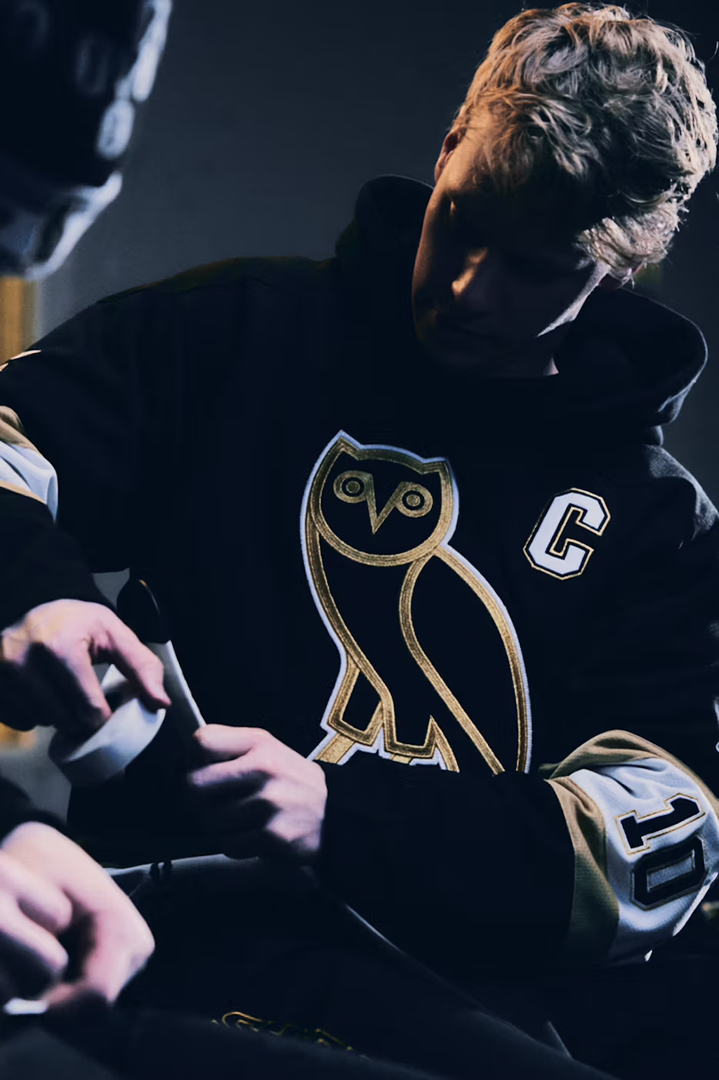 drake presenta una nueva coleccion inspirada en el hockey para la nueva temporada en ovo 25gramos 2