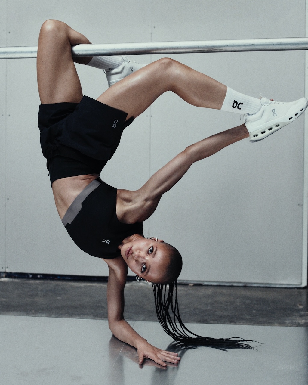 fka twigs retoma su colaboracion con on lanzando una nueva campana para la coleccion body is art 25gramos 4