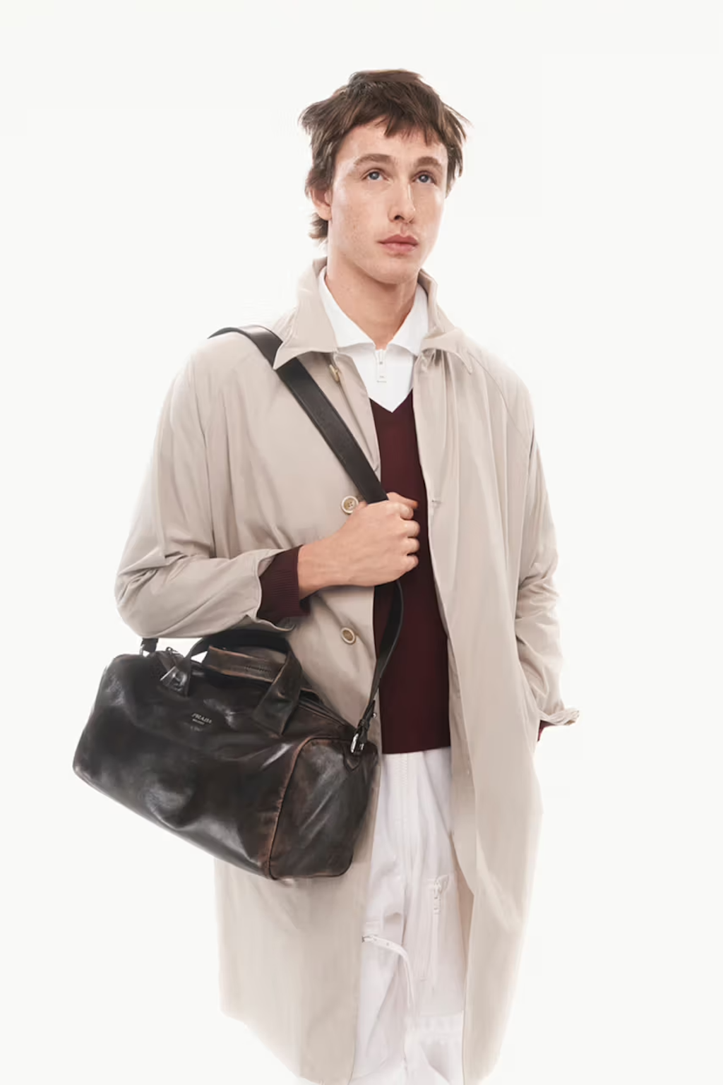 harris dickinson protagoniza la nueva campana de prada para la temporada primavera verano 2025 25gramos 3