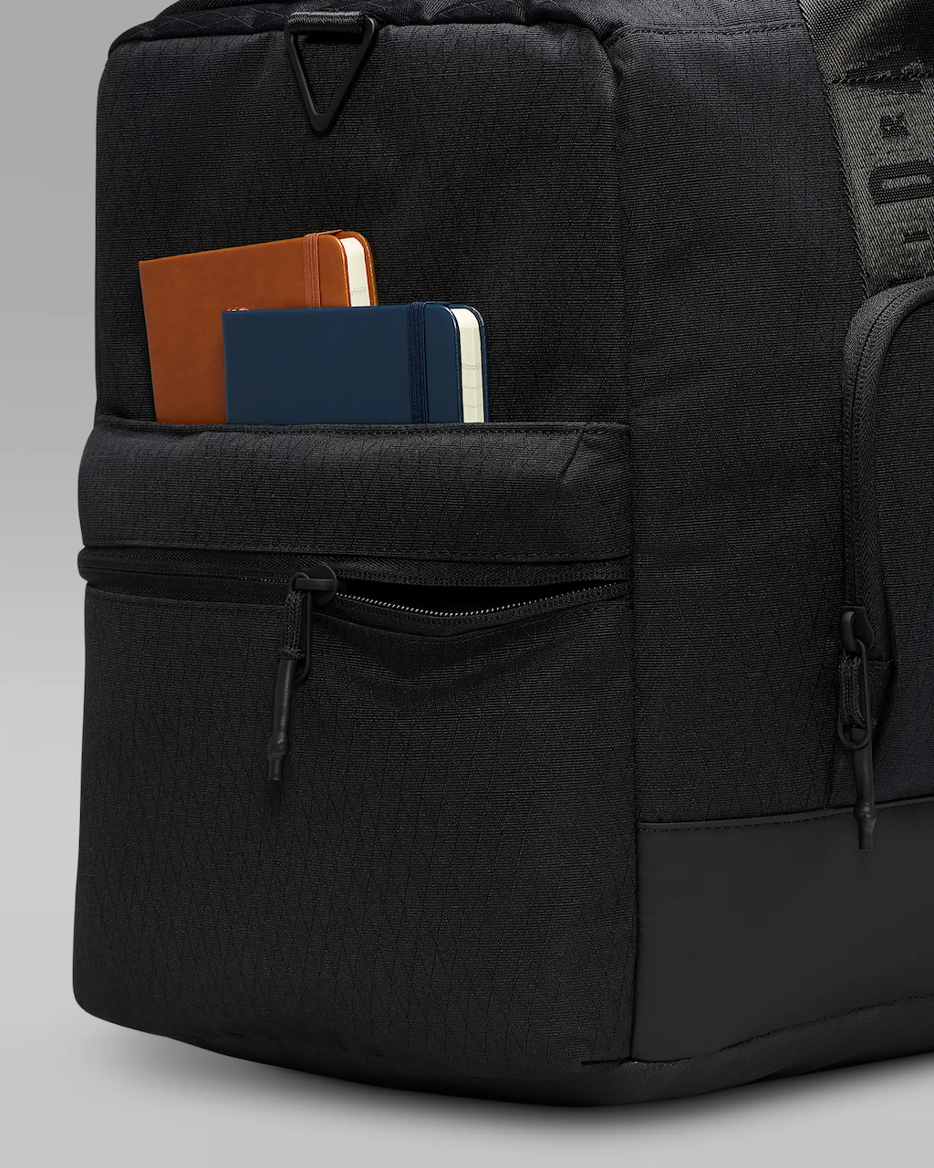 jordan ha lanzado una bolsa disenada especialmente para fans de las sneakers 25gramos 4