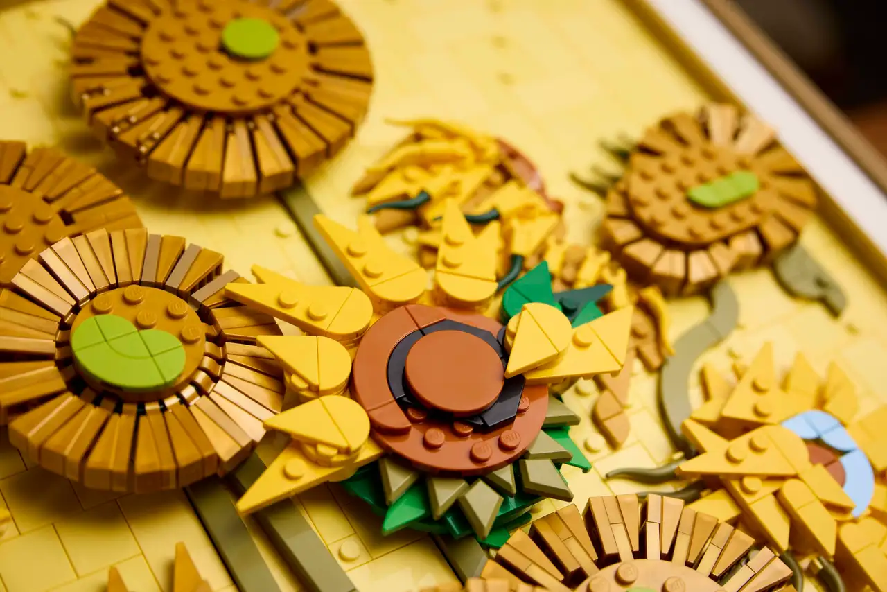 lego presenta un nuevo set basado en los girasoles de van gogh 25gramos 3