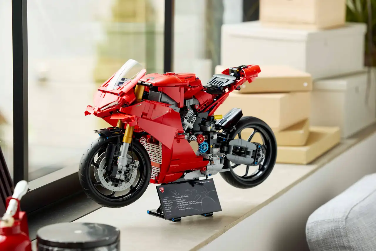 lego technic anade un set de construccion de la ducati panigale v4 s a su catalogo 25gramos 4
