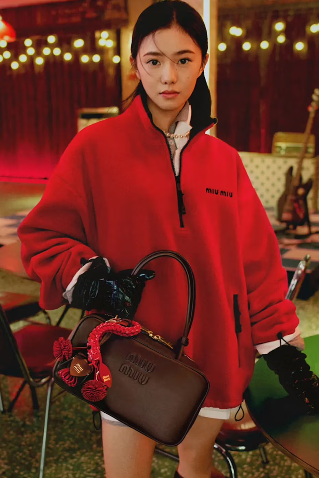 liu haocun y zhao jinmai protagonizan la nueva campana de miu miu para el ano nuevo lunar 25gramos 1