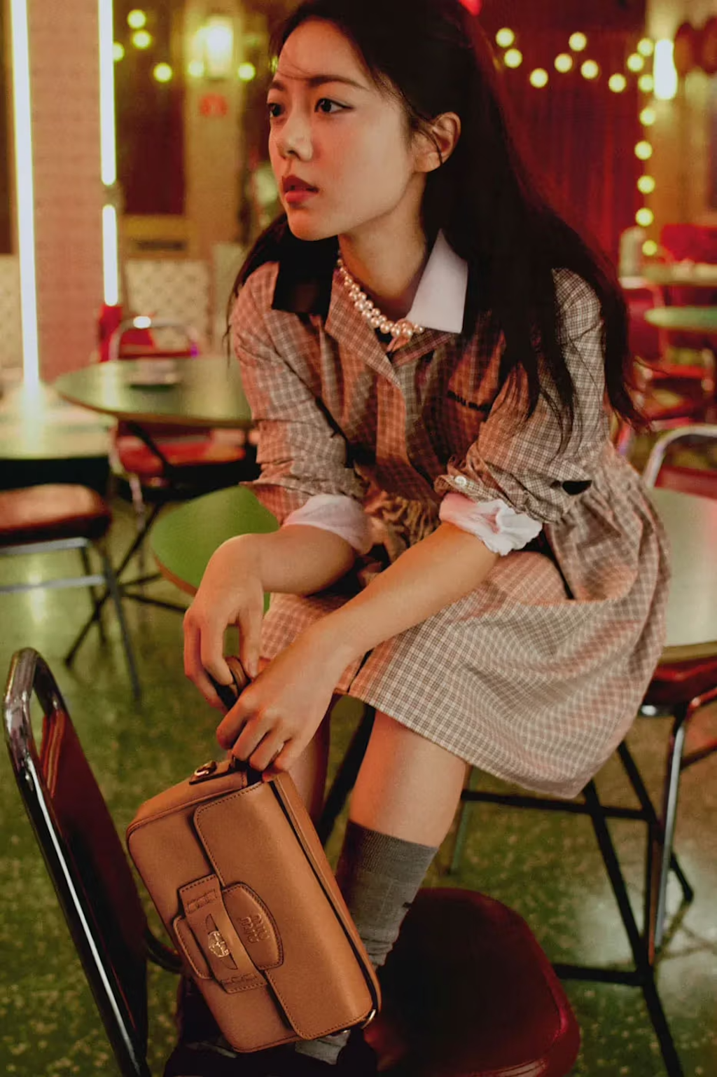 liu haocun y zhao jinmai protagonizan la nueva campana de miu miu para el ano nuevo lunar 25gramos 3