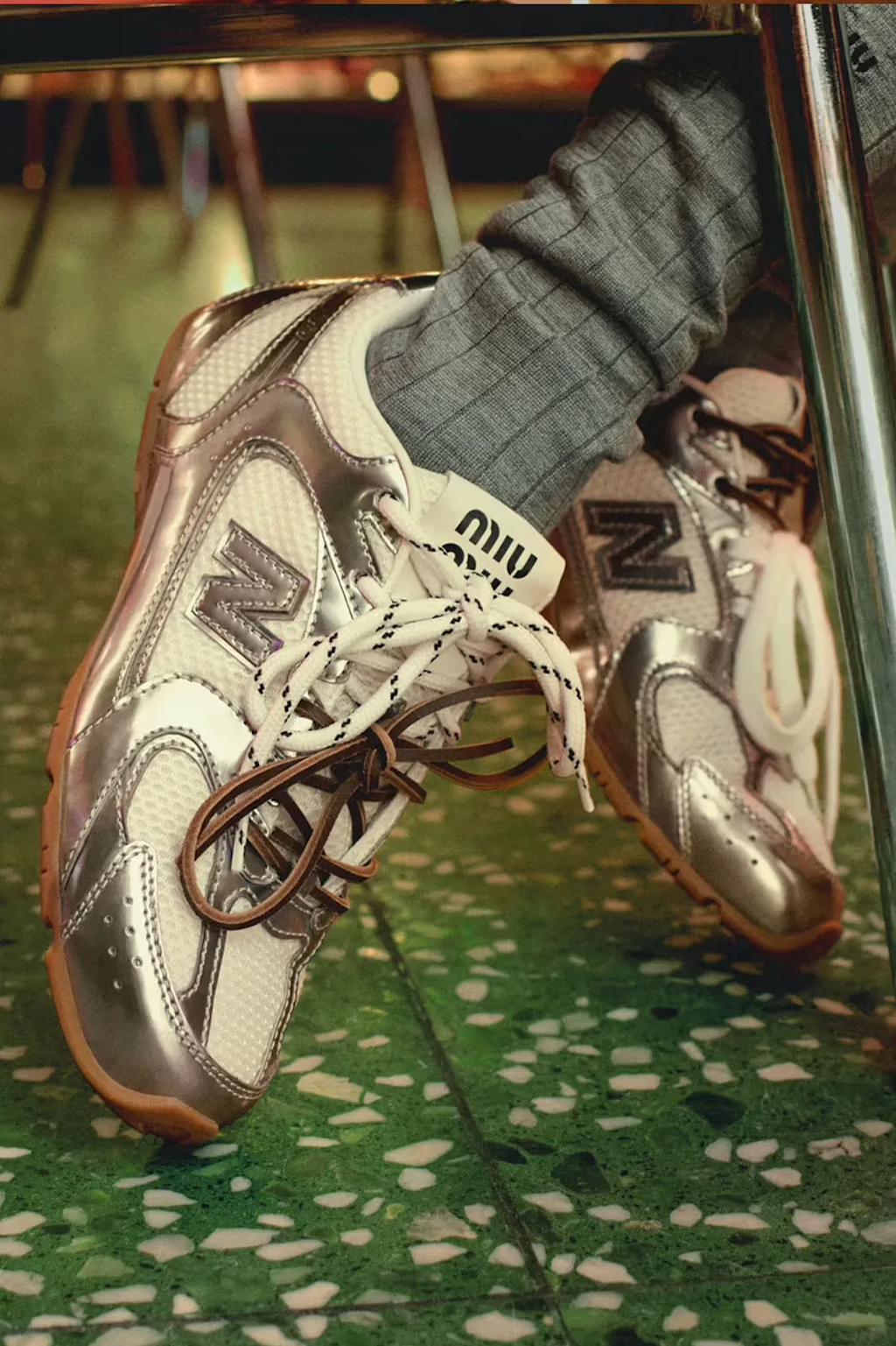 liu haocun y zhao jinmai protagonizan la nueva campana de miu miu para el ano nuevo lunar 25gramos 4