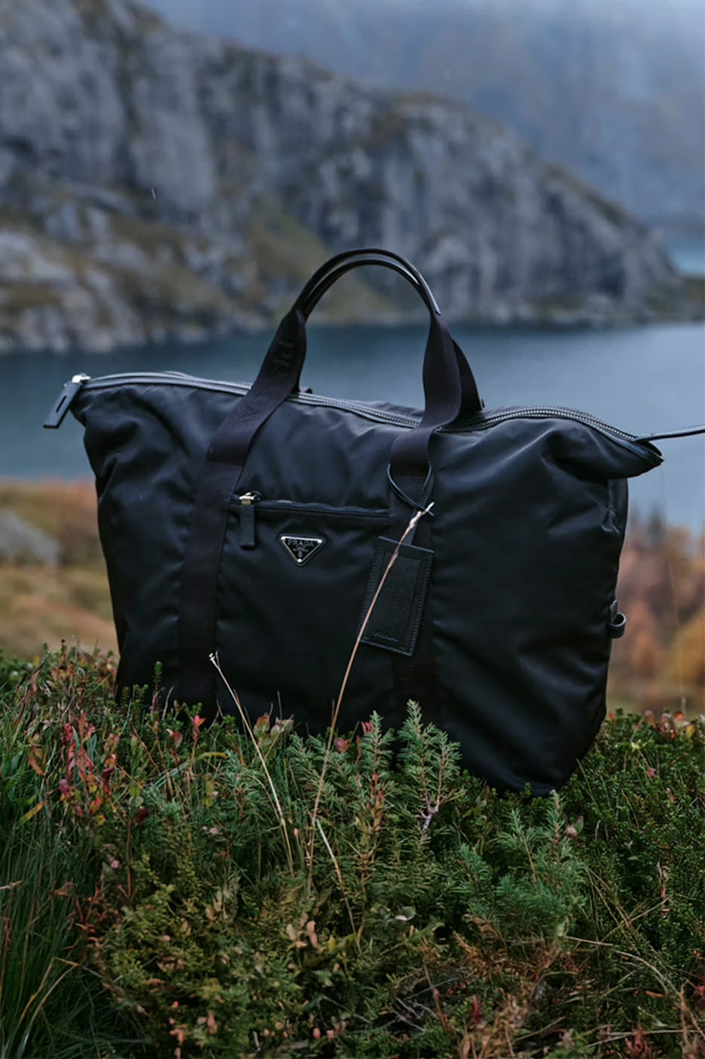 prada sigue explorando las posibilidades del lujo sostenible con su nueva coleccion re nylon 2025 25gramos 5