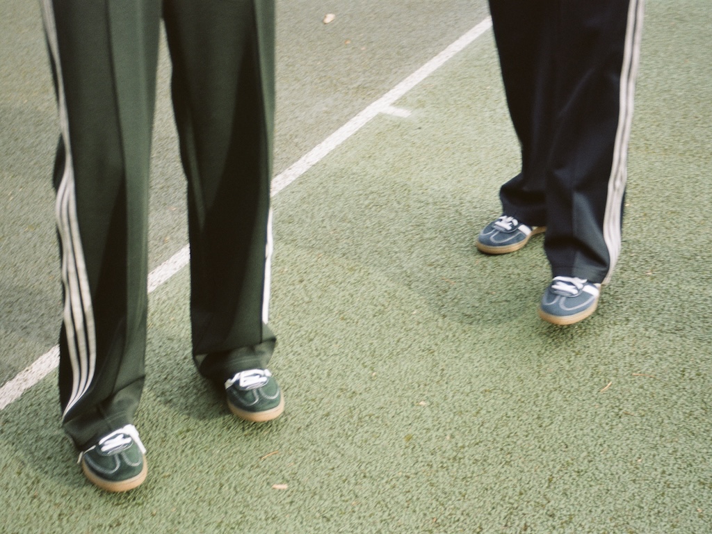 adidas originals y sporty rich interpretan el imaginario universitario americano en su nueva colaboracion 25gramos 4