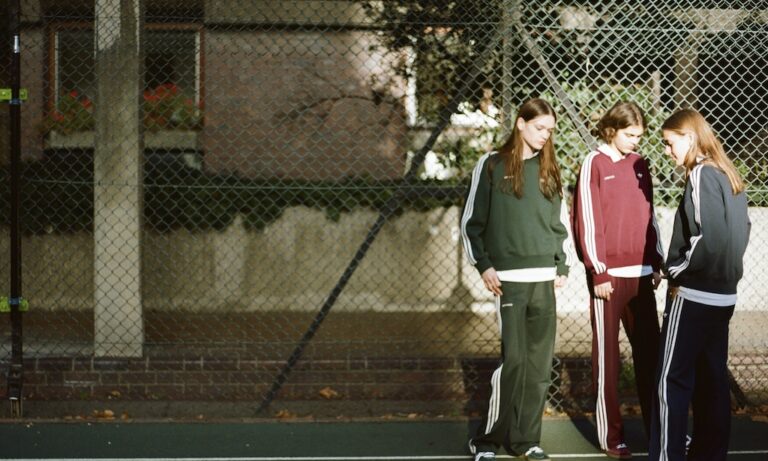 adidas originals y sporty rich interpretan el imaginario universitario americano en su nueva colaboracion 25gramos 7