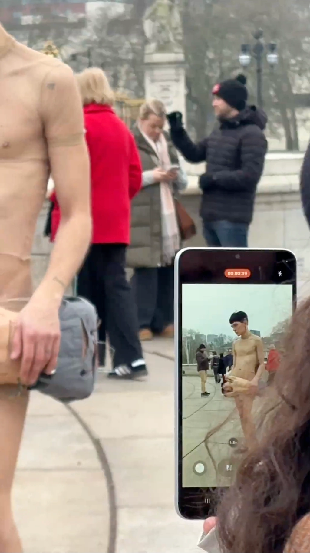 flip custic captura en video su ultima performance en las calles de londres 25gramos 3