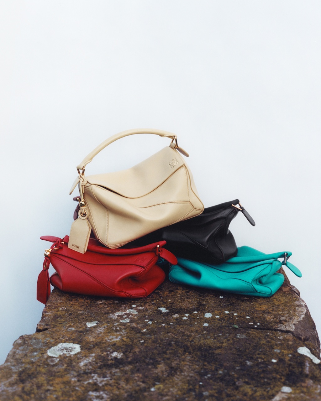 loewe incorpora el bolso featherlight a la familia puzzle 25gramos 3