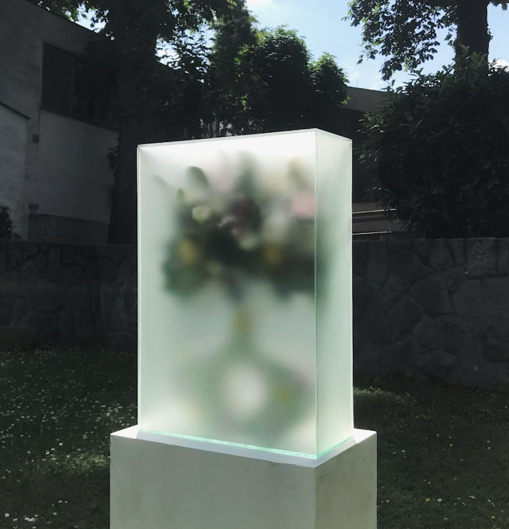 mxm galeria reune a artistas internacionales para rendir homenaje a la campana de cristal de sylvia plath 25gramos 4