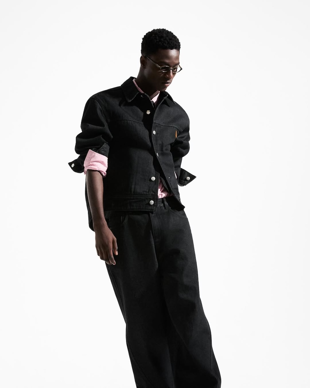 ader error expande el universo de significant con una nueva coleccion de la linea black tag 25gramos 5