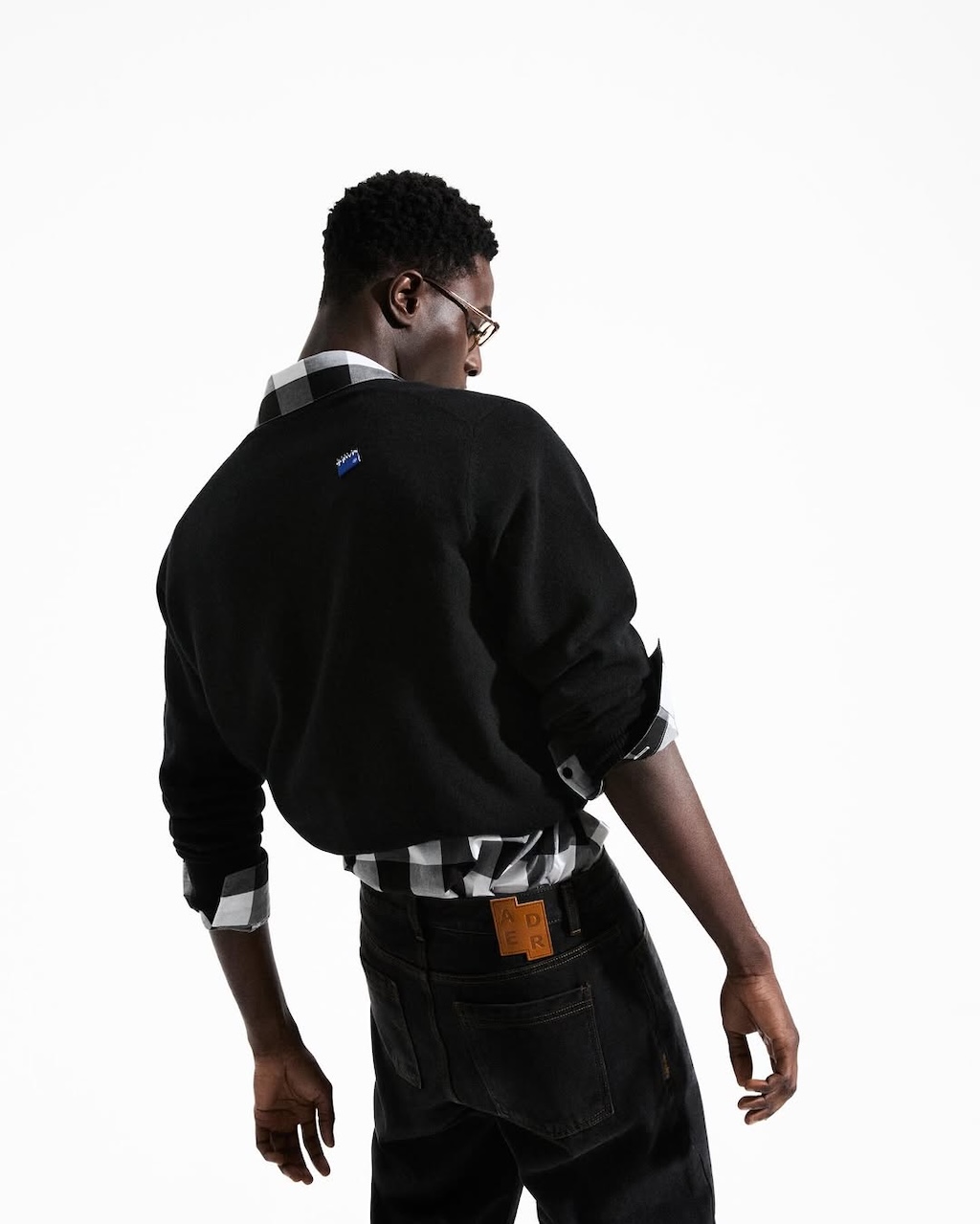 ader error expande el universo de significant con una nueva coleccion de la linea black tag 25gramos 7