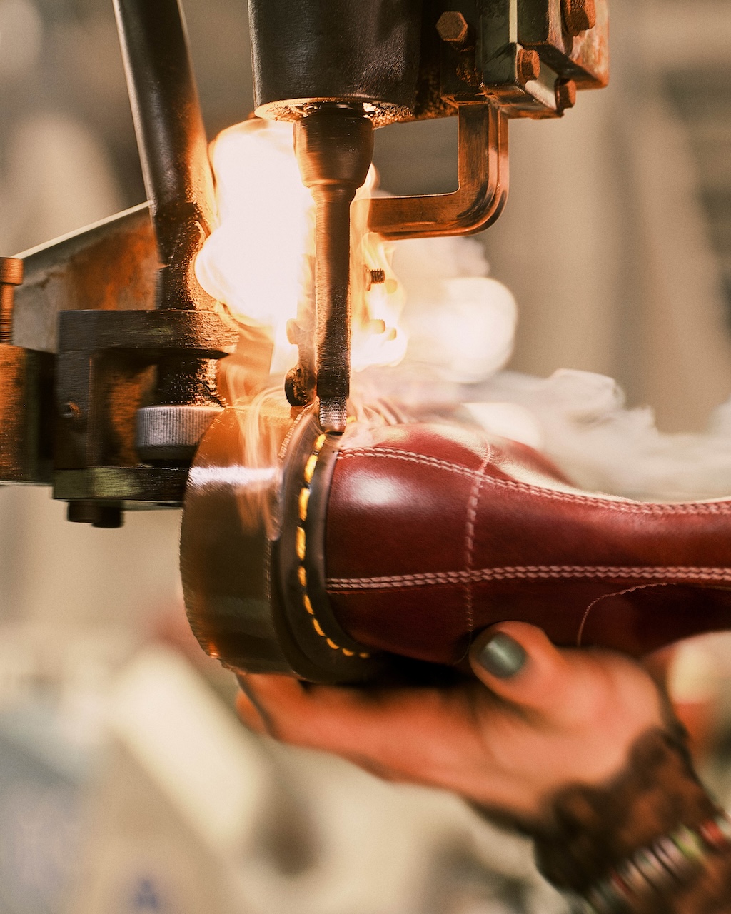 dr martens cumple 65 anos lanzando la edicion mas exclusiva de sus botas insignia 25gramos 6