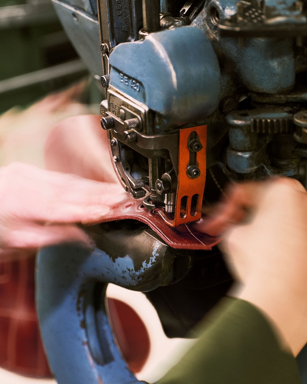 dr martens cumple 65 anos lanzando la edicion mas exclusiva de sus botas insignia 25gramos 9