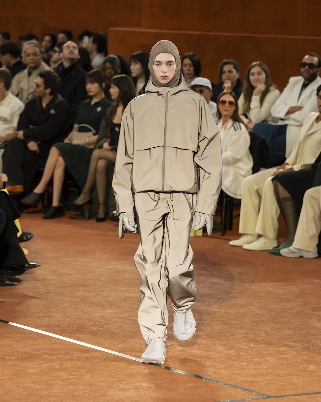 lacoste regresa a la pihilippe chatrier para presentar su coleccion otono invierno 2025 25gramos 2