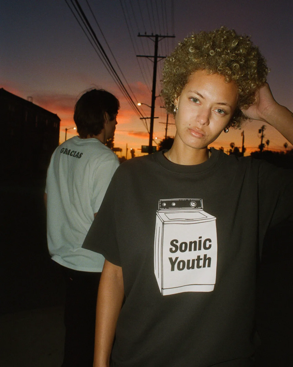 levis amplia su coleccion band tee celebrando el espiritu underground de sonic youth 25gramos 10