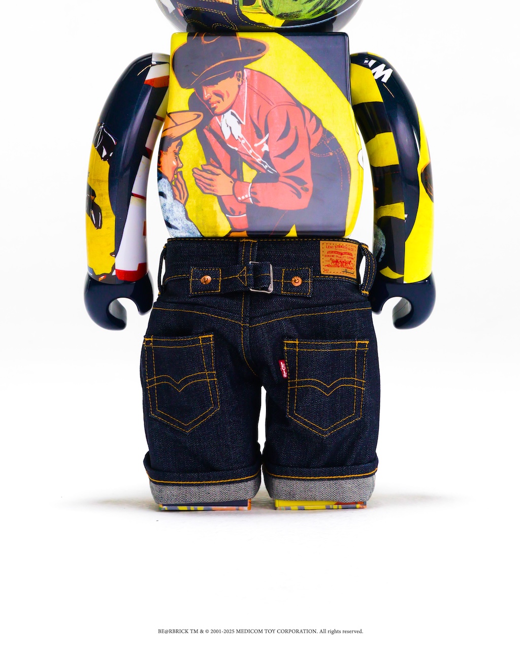 levis y berbrick unen fuerzas para celebrar el denim a traves del arte coleccionable 25gramos 8