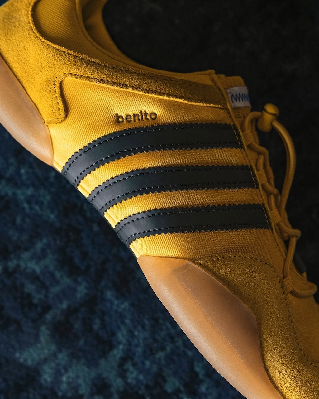 llegan las ballerina de adidas junto a bad bunny en la combinacion de colores bold gold 25gramos 5