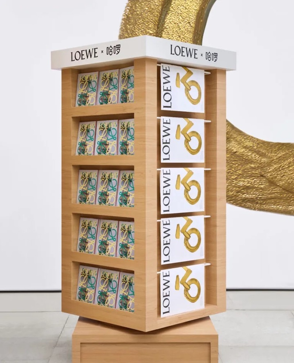 loewe lanza una serie de bicicletas doradas para celebrar la apertura de su nueva tienda en shanghai 25gramos 4