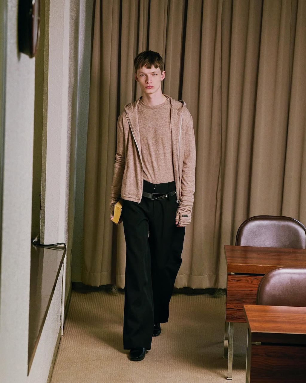shoop vuelve a darle un giro al office wear con su nueva coleccion otono invierno 2025 25gramos 3