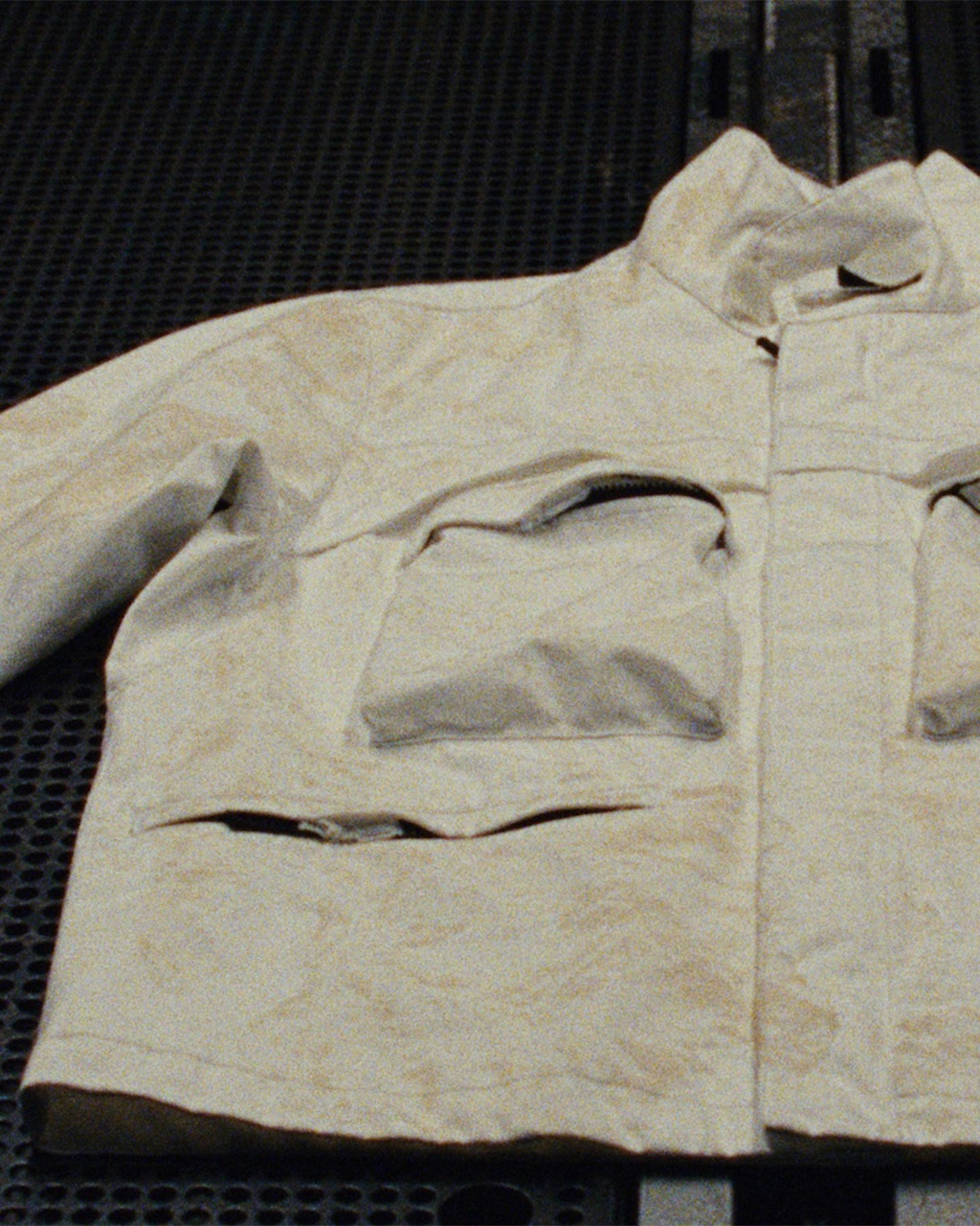 stone island abre su archivo de experimentacion con uno de sus tejidos mas iconicos raso gommato 25gramos 5