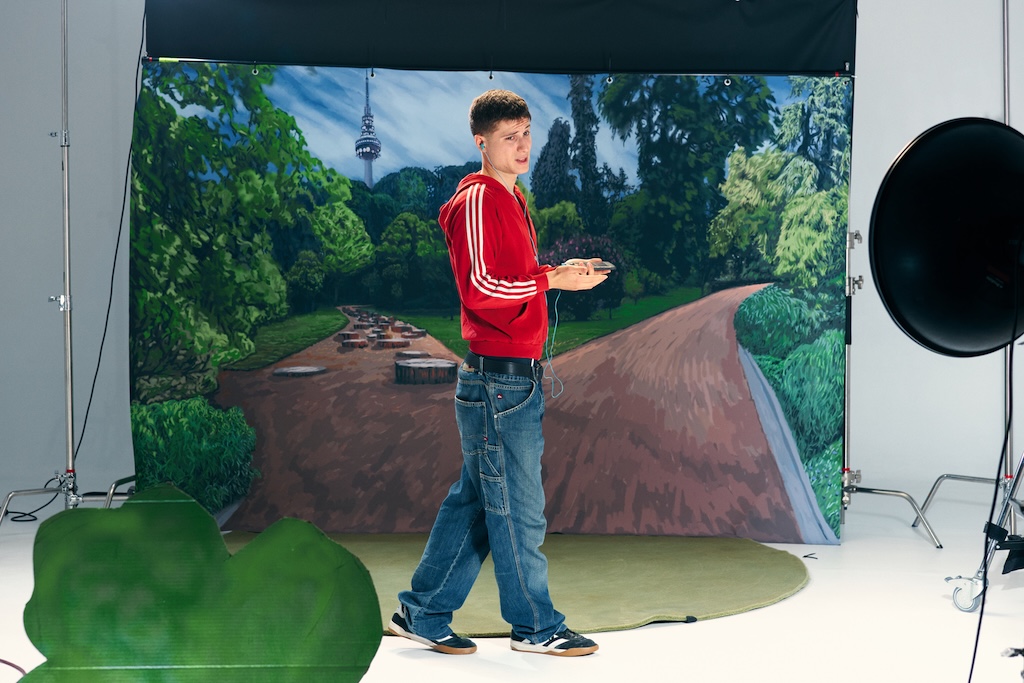 teo lucadamo lanza al fin el dilema del rapero blanco su album debut 25gramos