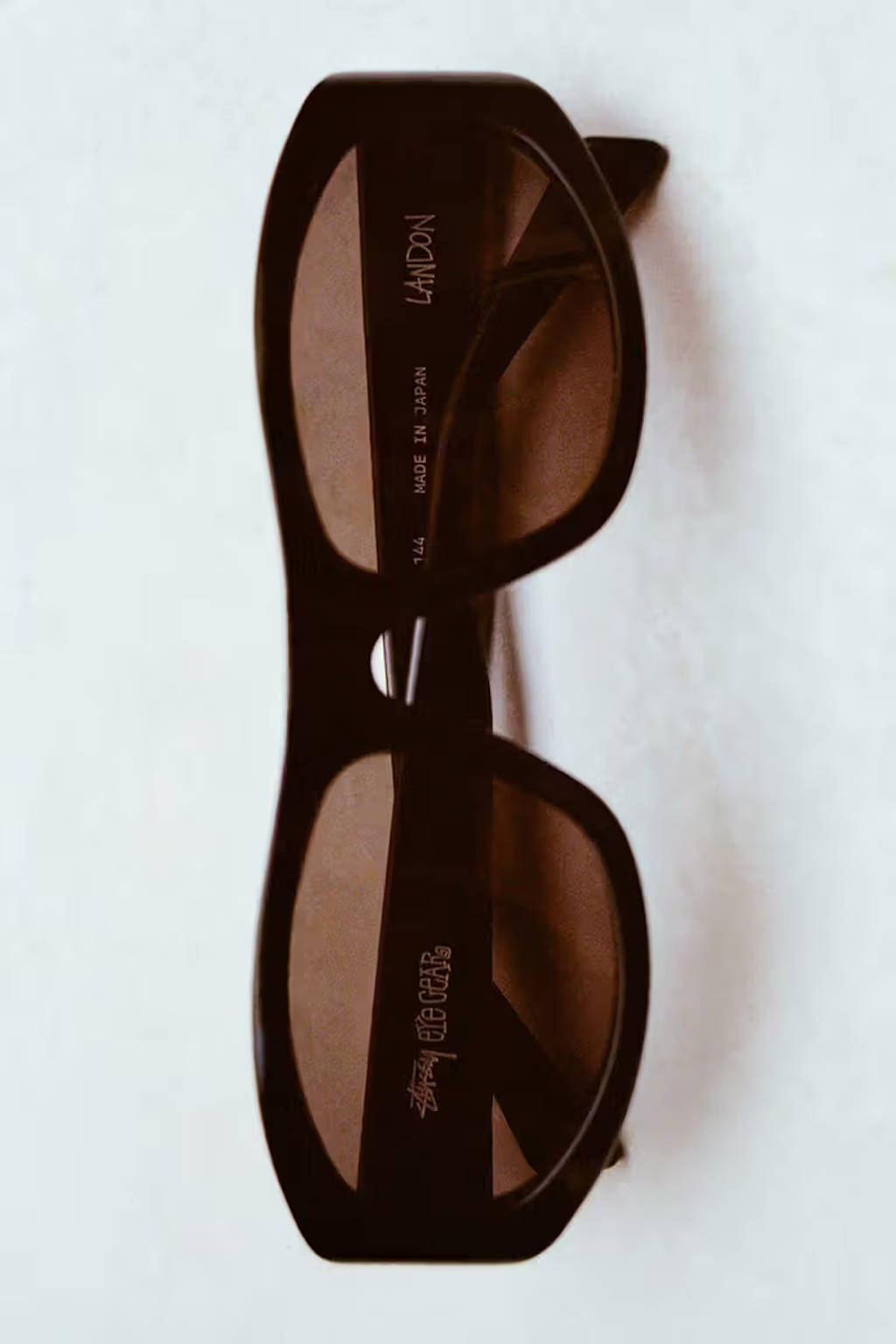 tras el lanzamiento de su ultima coleccion stussy regresa con una linea de eyewear 25gramos 2