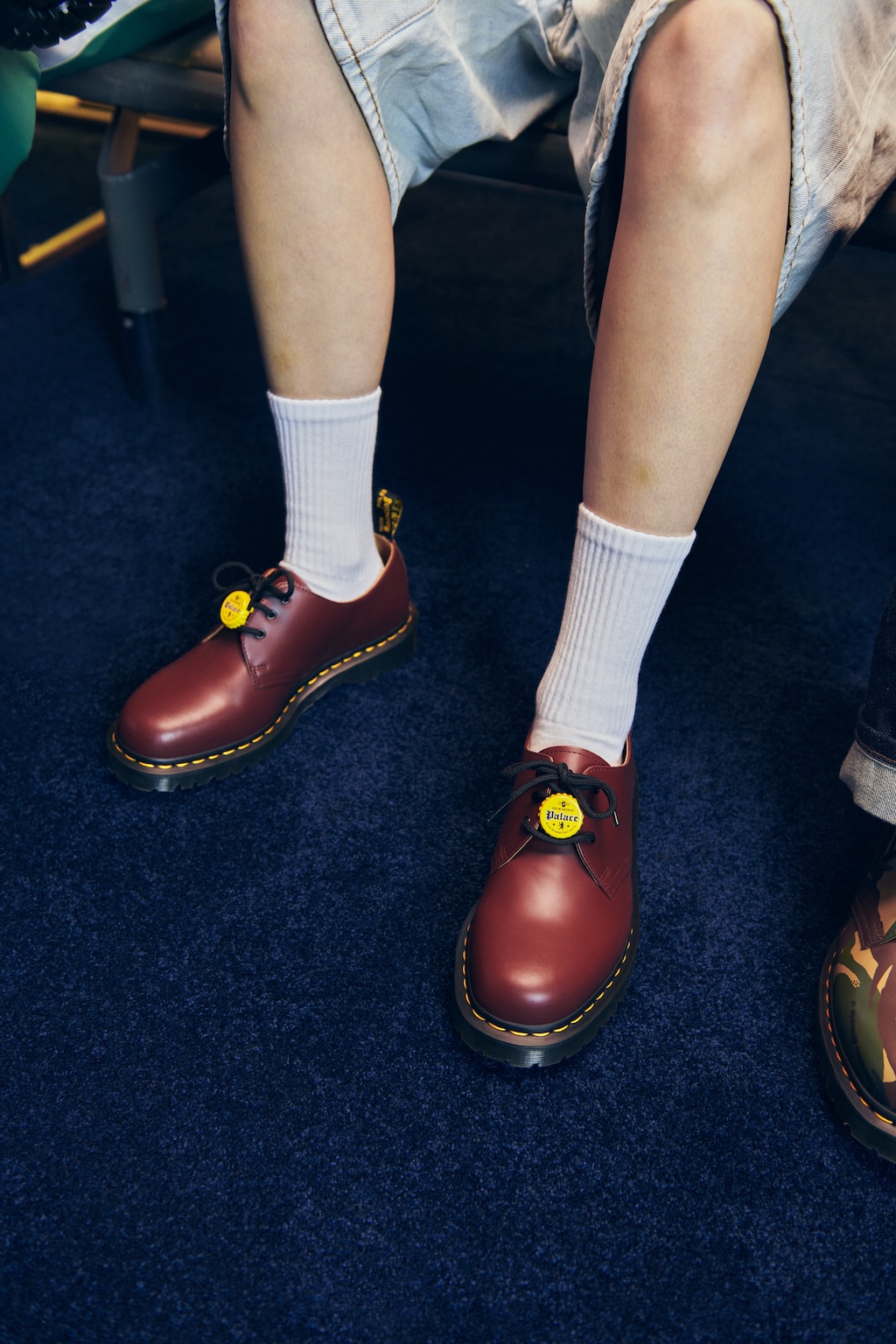 conexion britanica en la ultima colaboracion entre palace y dr martens 25gramos 4