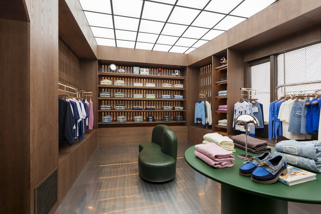 el universo de stanley kubrick inspira la nueva tienda de nude project en amsterdam 25gramos 6