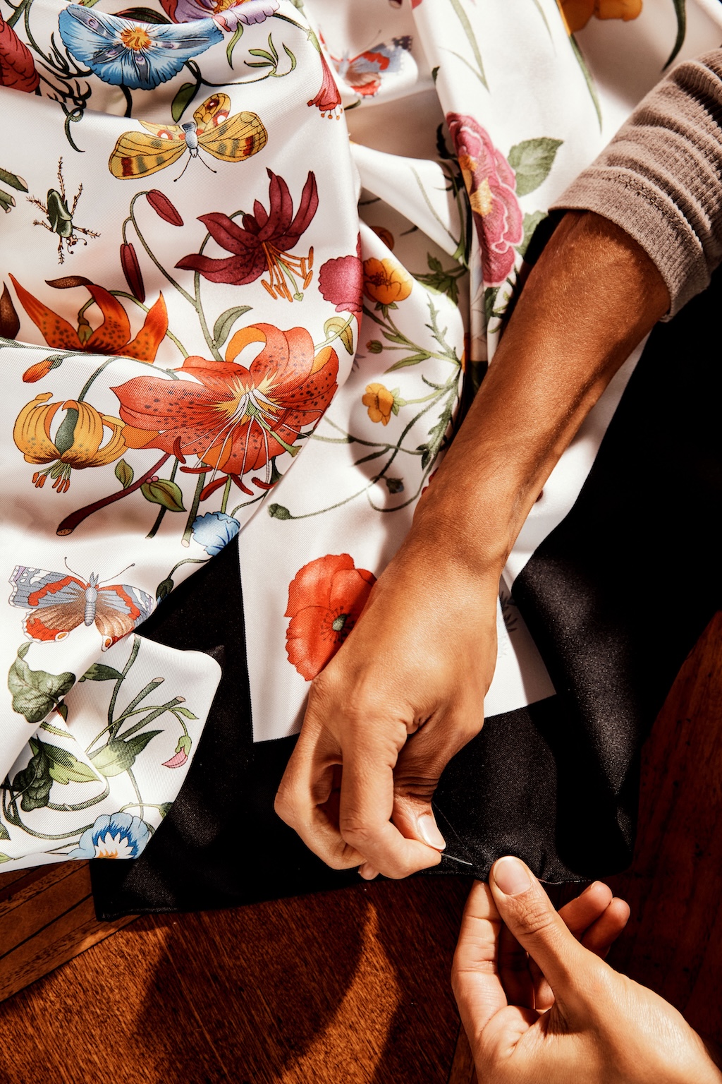 gucci celebra su estrecha relacion con la seda en the art of silk 25gramos 4