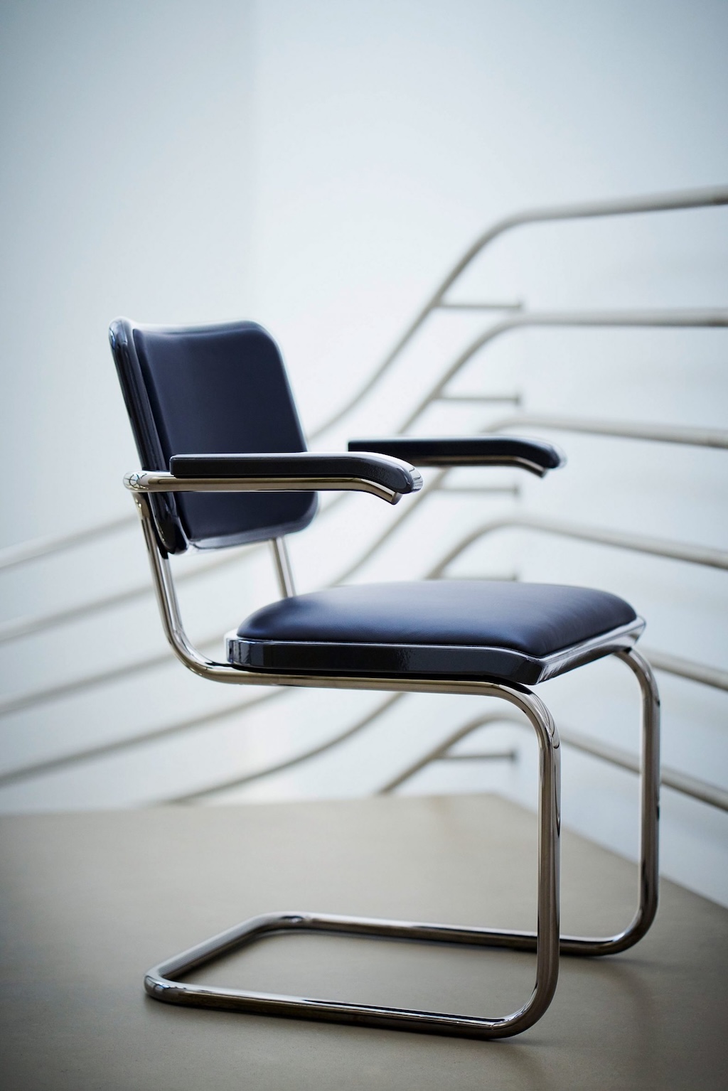jil sander se une a thonet para reinterpretar un icono de la bauhaus 25gramos 2