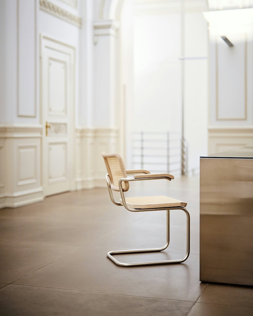 jil sander se une a thonet para reinterpretar un icono de la bauhaus 25gramos 4