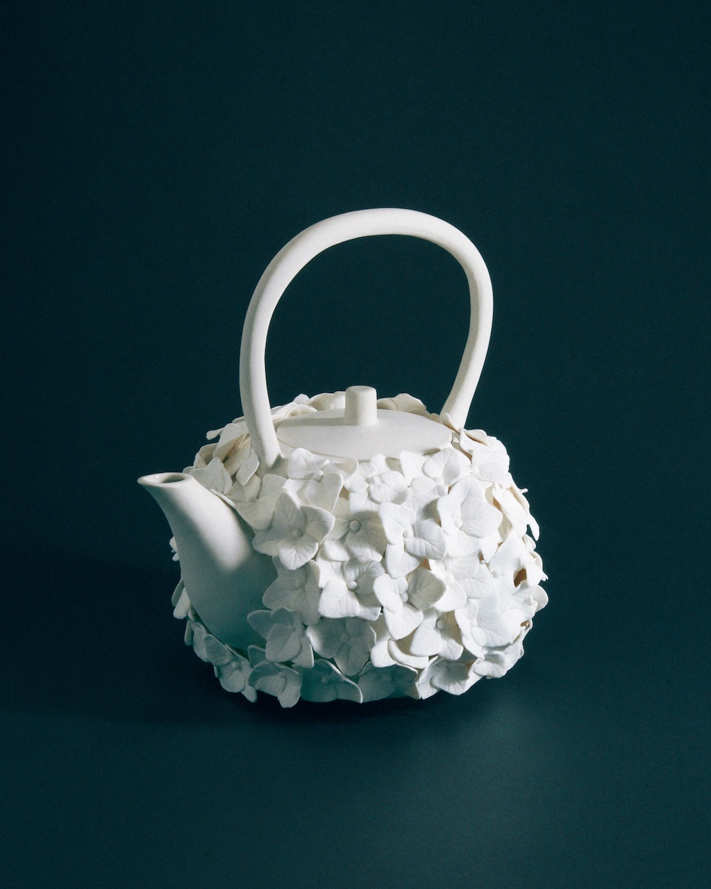 loewe invita a 25 artistas disenadores y arquitectos a desarrollar una coleccion unica de teteras 25gramos 8
