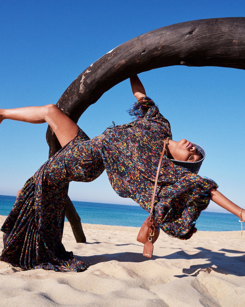 loewe prepara el verano de 2025 con la nueva campana de paulas ibiza 25gramos 7