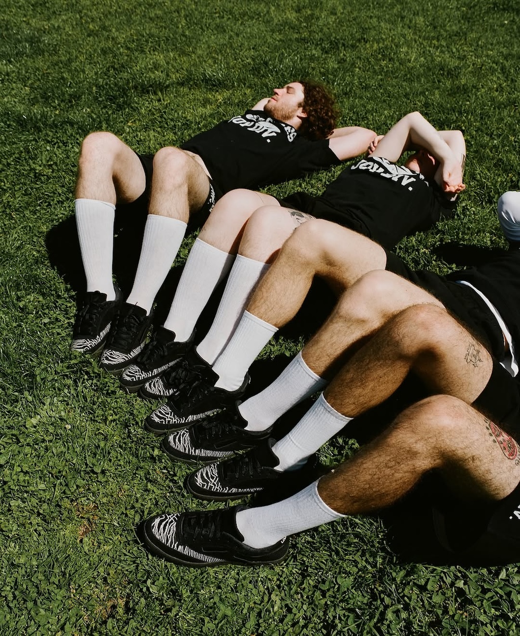 pleasures y reebok rinden tributo a joy division en su nueva colaboracion 25gramos 1