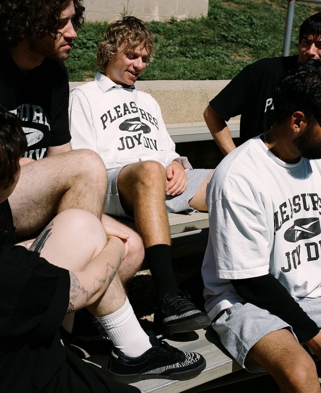 pleasures y reebok rinden tributo a joy division en su nueva colaboracion 25gramos 5