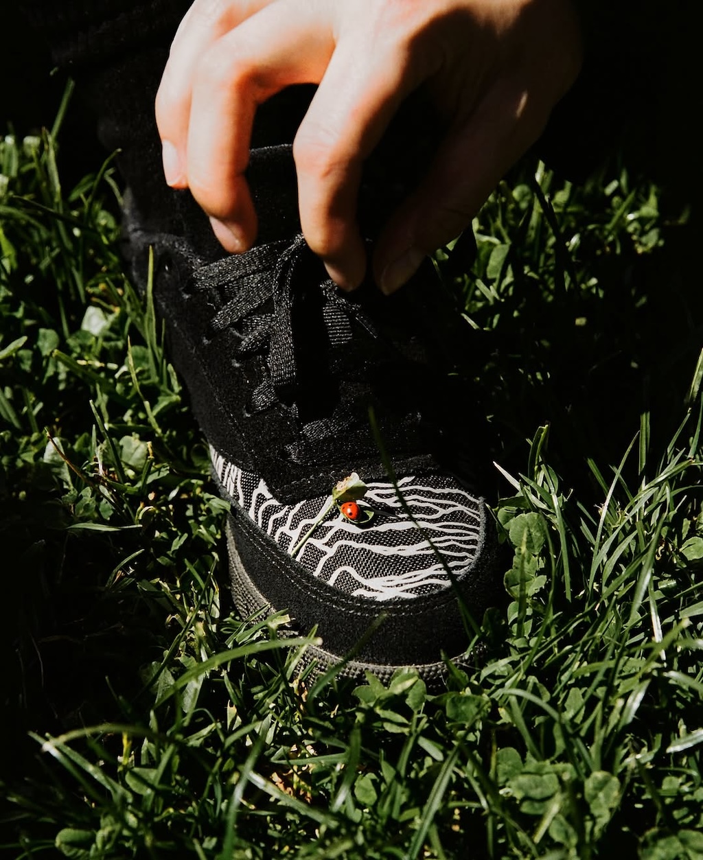 pleasures y reebok rinden tributo a joy division en su nueva colaboracion 25gramos 6
