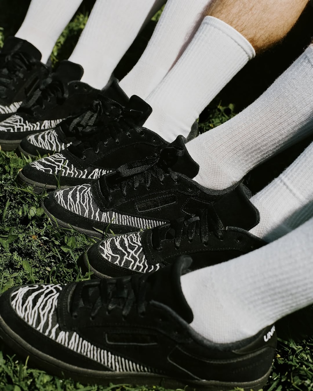 pleasures y reebok rinden tributo a joy division en su nueva colaboracion 25gramos 9