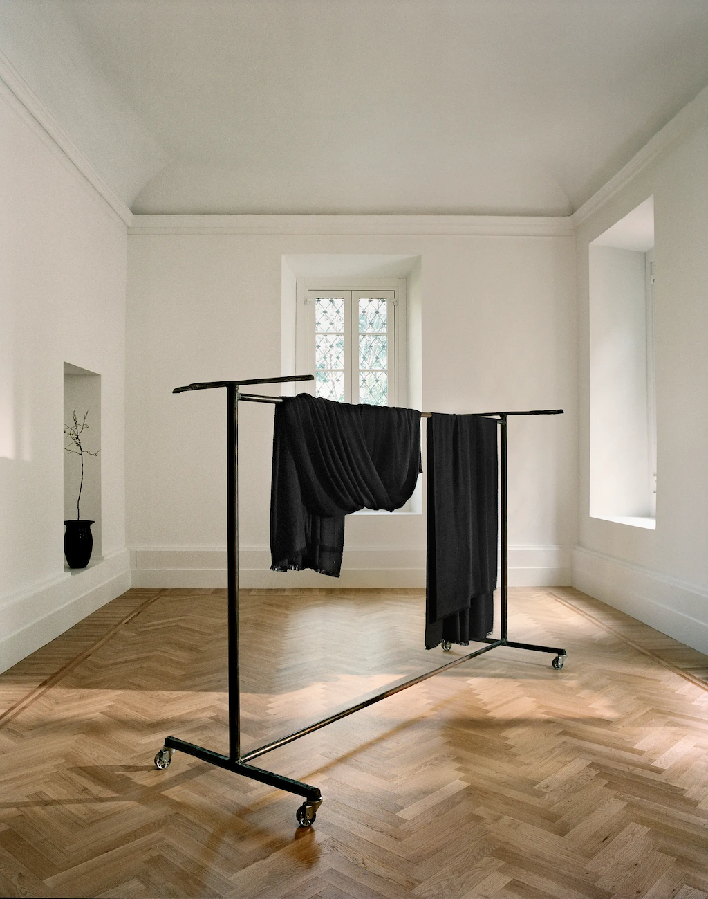 the row debuta su primera coleccion de homeware en la semana del diseno de milan 25gramos 2
