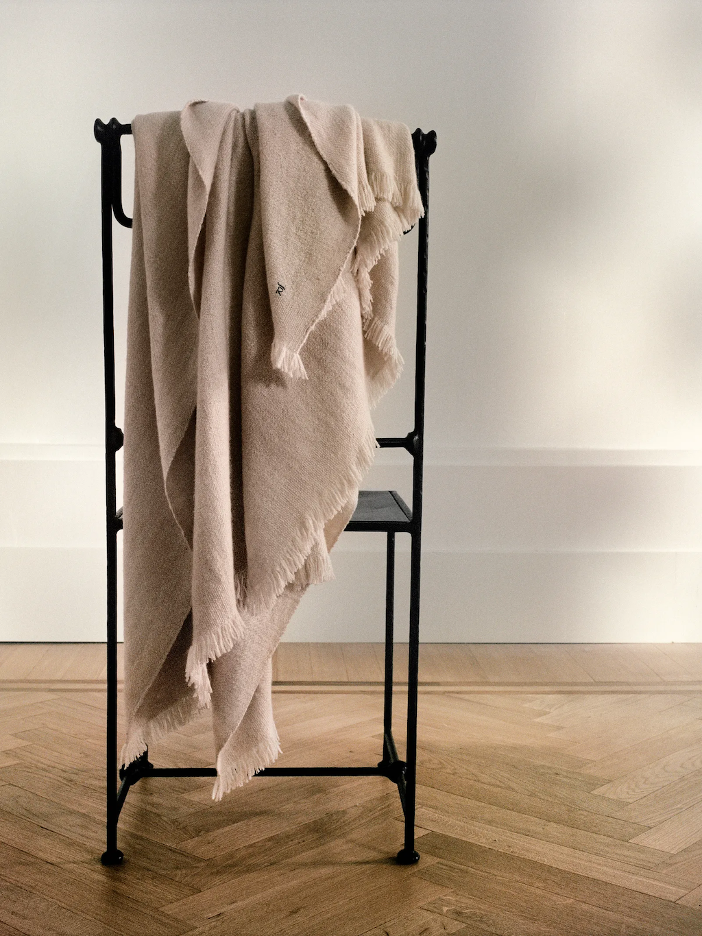 the row debuta su primera coleccion de homeware en la semana del diseno de milan 25gramos 3