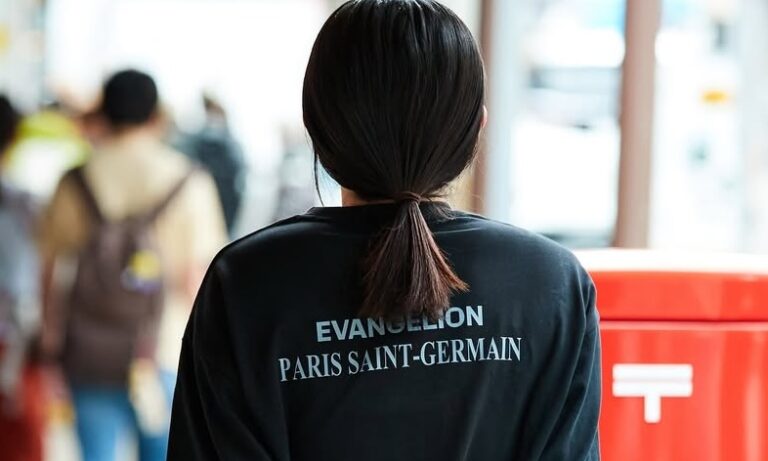 conexion inesperada entre futbol y anime el paris saint germain lanza una capsula inspirada en evangelion 25gramos 9 1