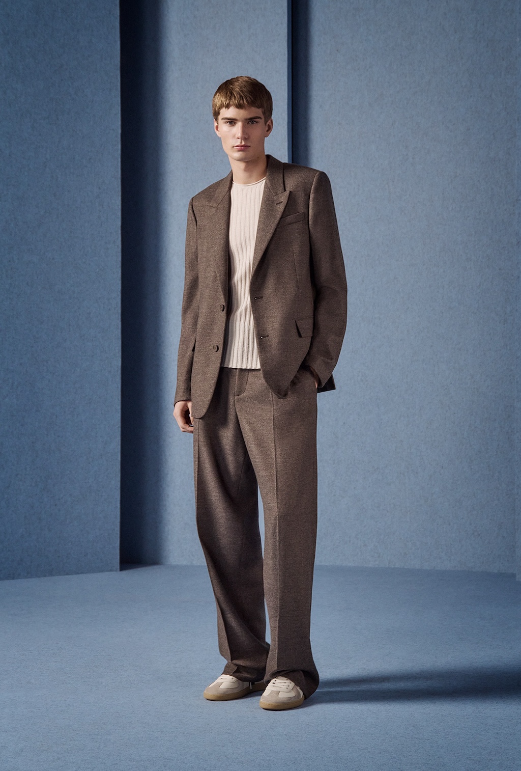 dior propone un uniforme de lujo para otono invierno 2025 25gramos 4