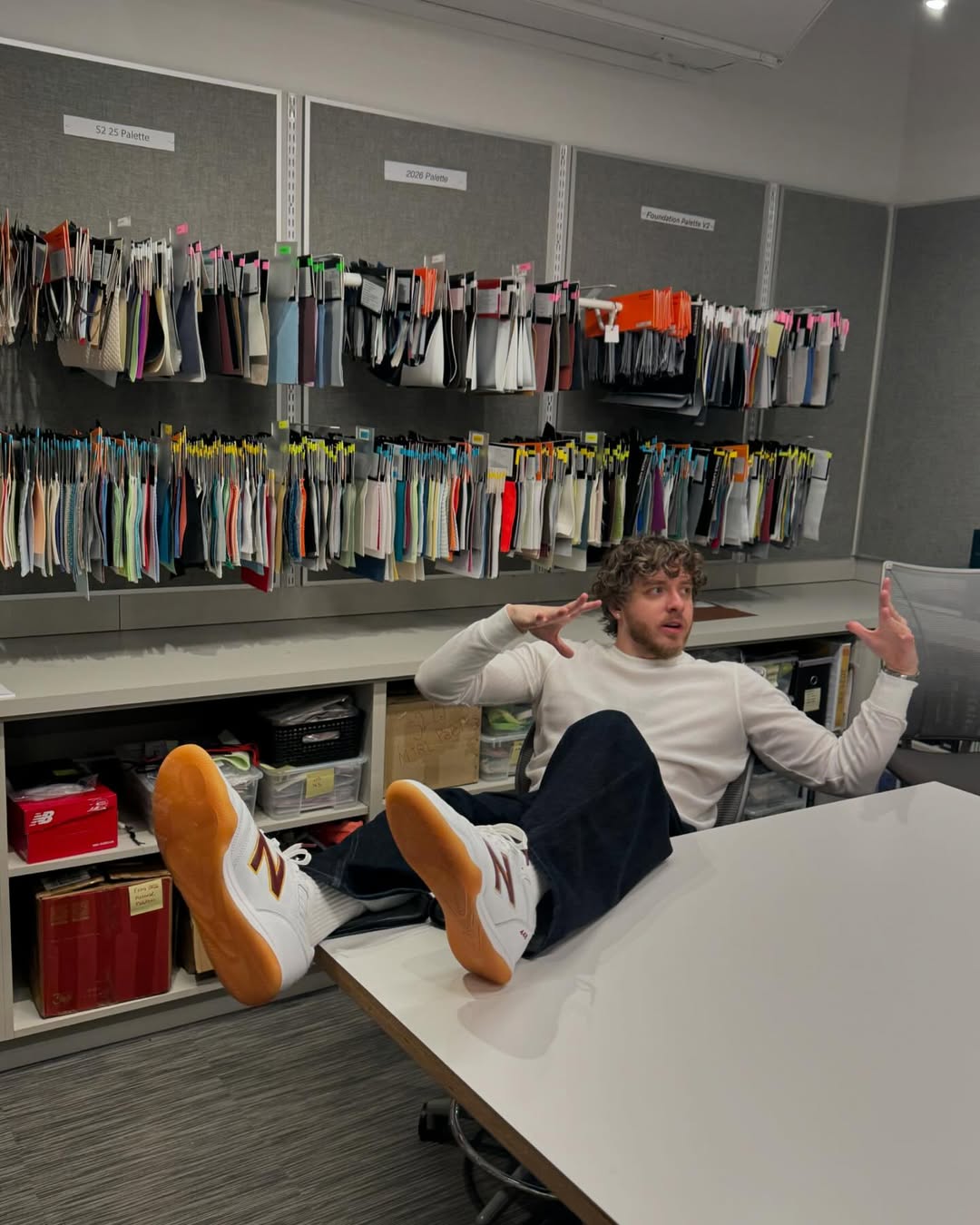 jack harlow se estrena como disenador de la mano de new balance 25gramos 6