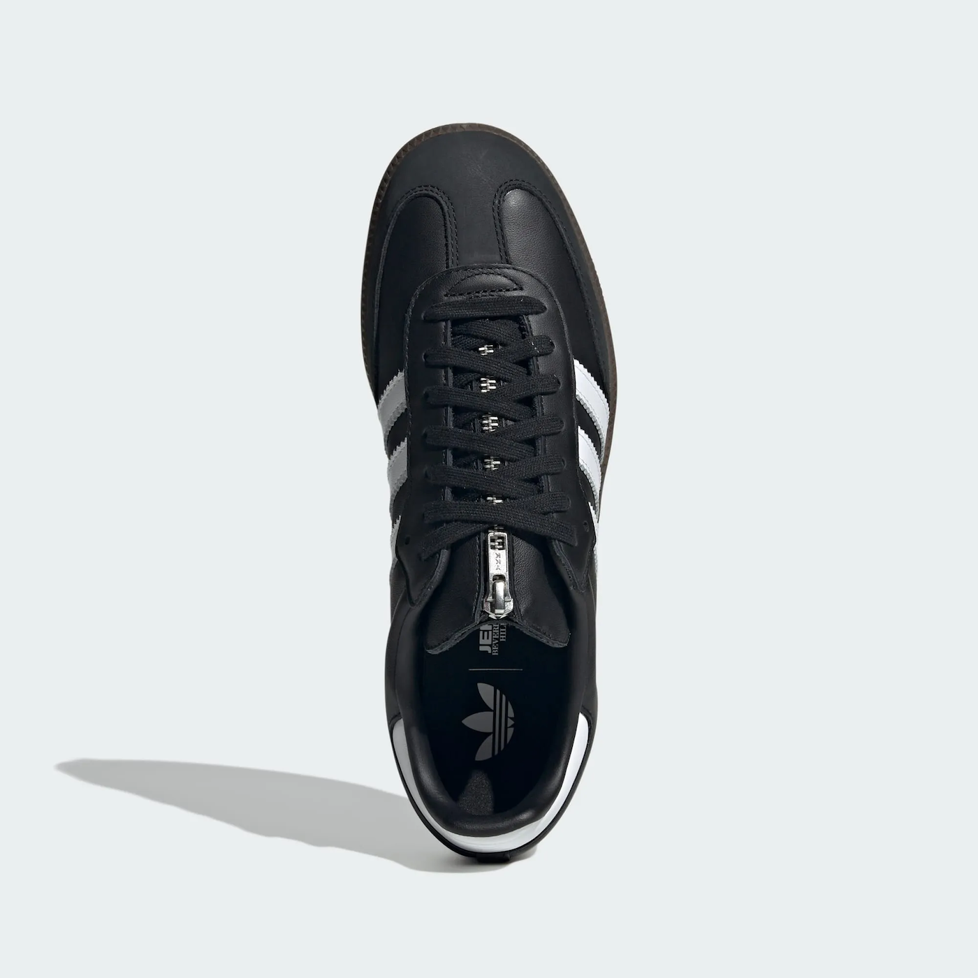 jeremy scott y adidas celebran el orgullo con unas samba de edicion especial 25gramos 5