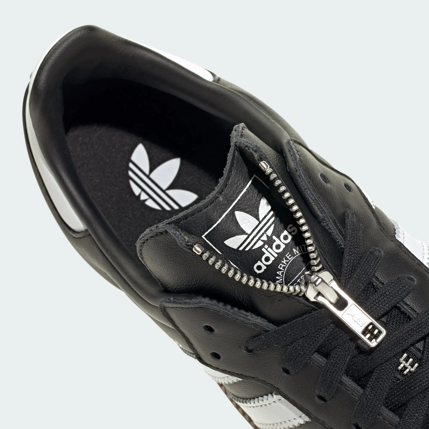 jeremy scott y adidas celebran el orgullo con unas samba de edicion especial 25gramos 6