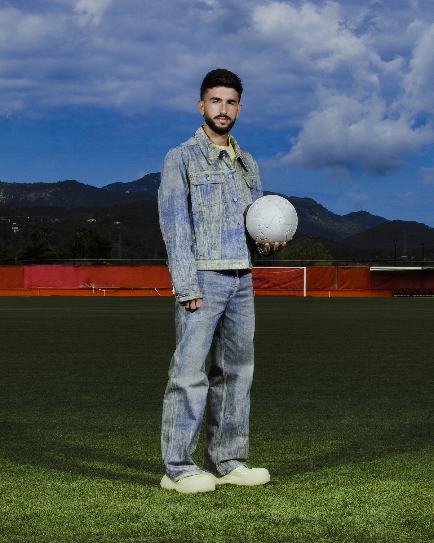la moda se cruza con el futbol en la ultima campana de camperlab 25gramos 3