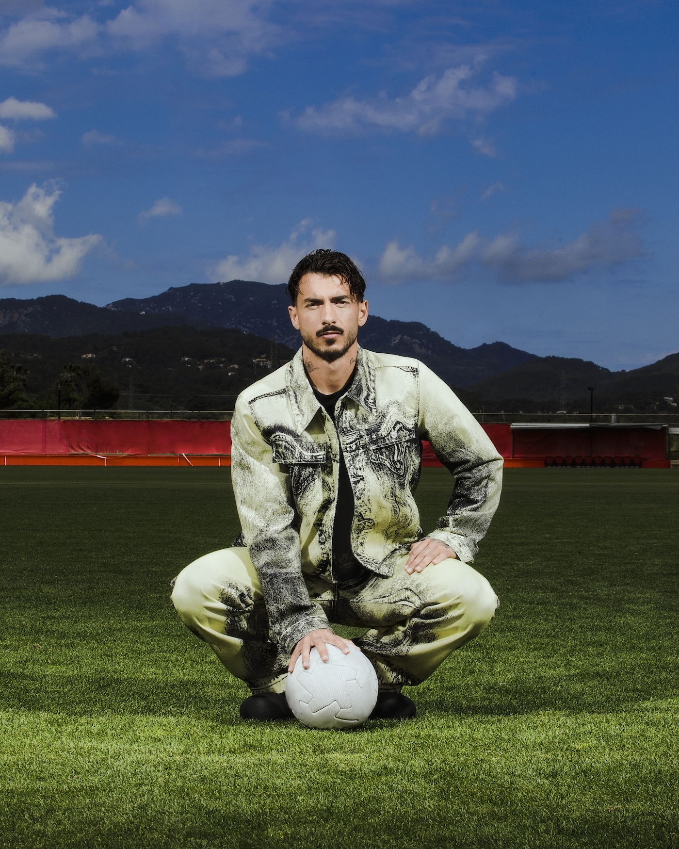 la moda se cruza con el futbol en la ultima campana de camperlab 25gramos 4